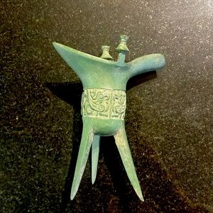 Bronze wine vessel-Jue